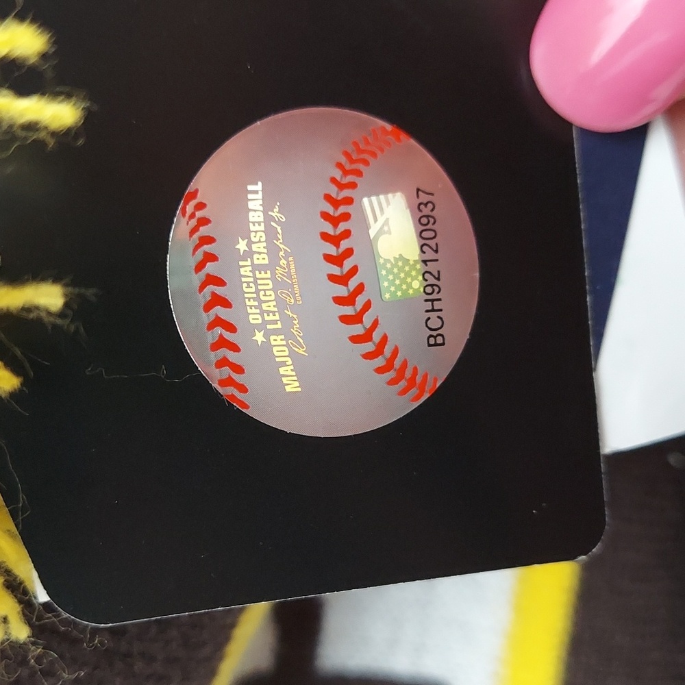 *🆕 Padres MLB Women's Hat with Yellow Pom, San Diego Offical Merchandise, NEW - Picture 3 of 4